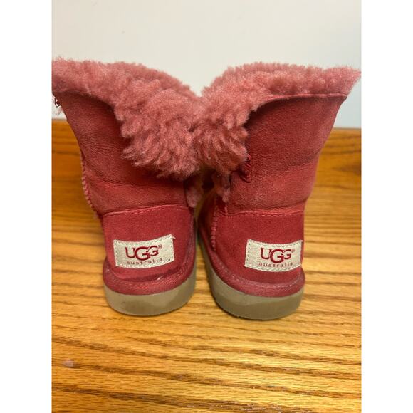 Ugg Classic Bailey Button Toddlers Kids Cranberry Suede Boot 5991T Size 6 - Picture 2 of 8
